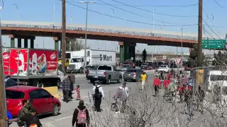 Migrantes intentaron cruzar a Estados Unidos desde Ciudad Juárez, pero fueron devueltos por agentes de la Patrulla Fronteriza