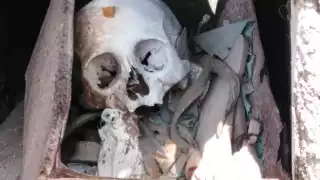 Restos óseos expuestos en cementerio municipal de Acanceh