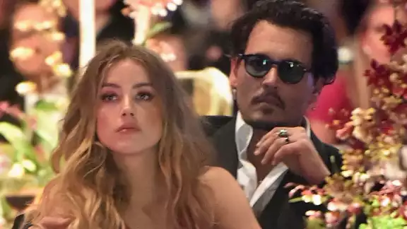 Amber Heard y Johnny Deep se encuentran enfrentando un juicio legal Amber Heard y Johnny Deep se encuentran enfrentando un juicio legal