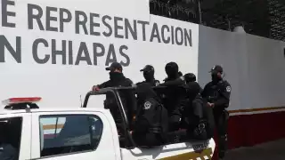 Migrantes se amotinan en centro de retención en Tapachula
