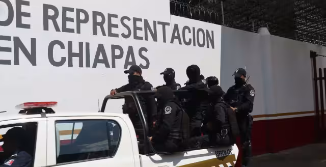 Migrantes se amotinan en centro de retención en Tapachula