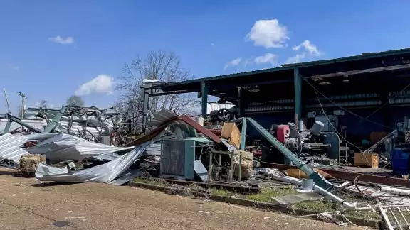 Un tornado y fuertes tormentas eléctricas azotaron Mississippi dejando al menos 23 muertos, decenas de heridos y cuatro desaparecidos Un tornado y fuertes tormentas eléctricas azotaron Mississippi dejando al menos 23 muertos, decenas de heridos y cuatro desaparecidos