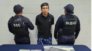 Detienen a sujeto en la colonia Independencia de Cozumel por delitos contra la salud 