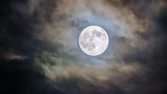 La Luna Rosa se verá a simple vista en lugares con poca luz