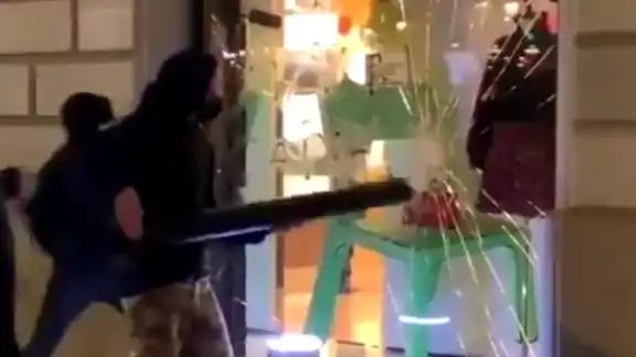Protestas y vandalismo por la detención de Pablo Hasél