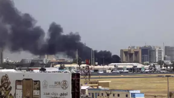 Aviones destrozados y cientos de heridos son las consecuencias de los enfrentamientos entre el Ejército y fuerzas paramilitares en Sudán Aviones destrozados y cientos de heridos son las consecuencias de los enfrentamientos entre el Ejército y fuerzas paramilitares en Sudán