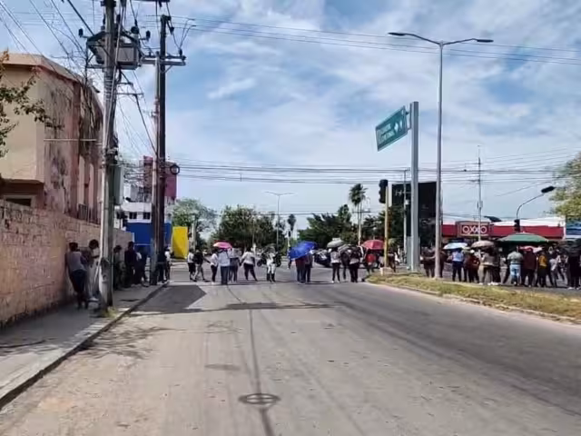 El tráfico se ve afectado debido a las manifestaciones de los docentes