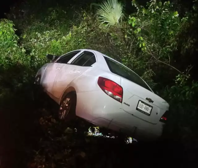 El vehículo fue rescatado por una grúa para que sea trasladado al corralón municipal