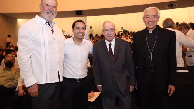 El “Doctorado Honoris Causa” fue entregado a un Arzobispo en Xalapa