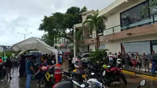 “Sinónimo de desgaste, gasto y desorden": Continúan fallas y largas esperas en módulos de emplacamientos en Cancún