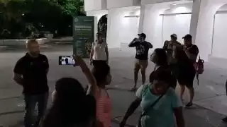 Madres buscadoras lanzan huevos a José de la Peña