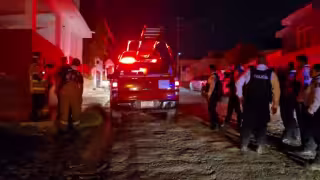 Vecinos rescatan a hombre de 60 años durante incendio en Bellavista, Campeche