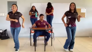 Estudiantes campechanos la rompen en redes con épica imitación de "El Pulpo" y sus teclados
