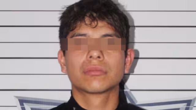 El detenido también contaba con 17 mil 500 pesos