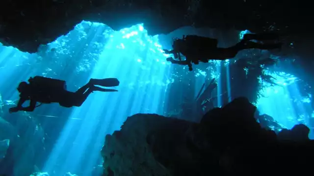 Es un sitio perfecto para practicar buceo debido a sus hondas cavernas