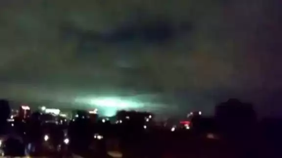 El cielo de Turquía se iluminó durante la noche del terremoto que devastó al país