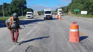 Defensa repara tramos peligrosos en carreteras federales de Campeche