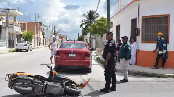 Motociclista es atropellado por turistas y trasladado al hospital en Progreso Motociclista es atropellado por turistas y trasladado al hospital en Progreso