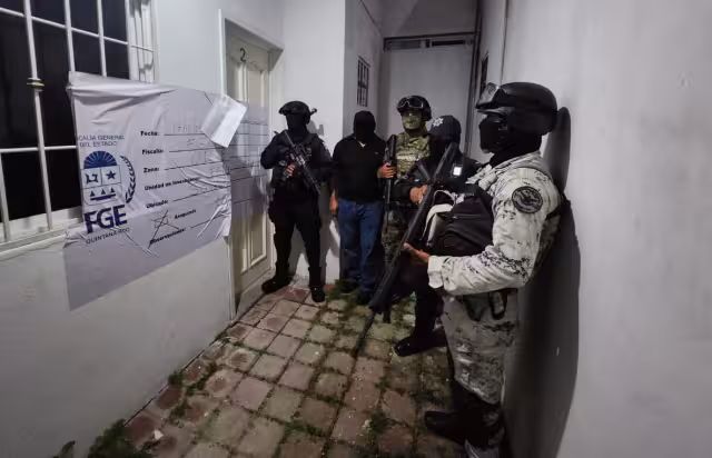 El operativo de cateo fue derivado de una orden de un juez de control.