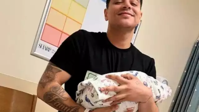 Eduin Caz compra carriola de 100 mil pesos a su bebé