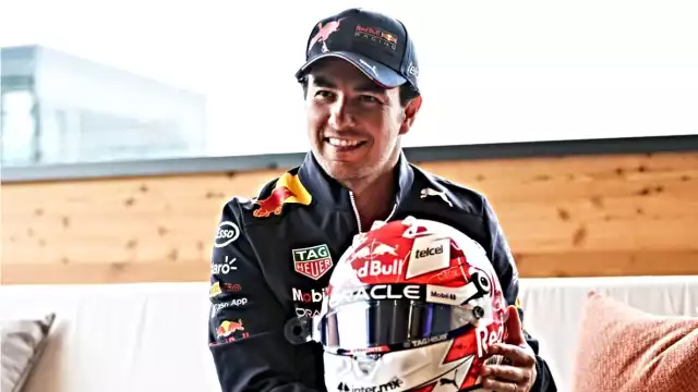 El piloto mexicano presentó el nuevo casco que usará para este fin de semana, donde la parte de atrás tiene un detalle especial