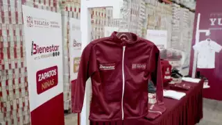 Inicia la entrega de chamarras para estudiantes del programa “Bienestar en tu Escuela” en Yucatán