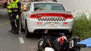 Motociclista pierde la vida al accidentarse en la carretera Cancún-Playa del Carmen