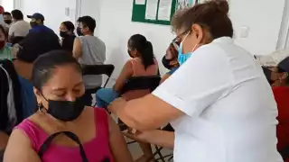 Se aplicaron 2 mil 600 dosis de refuerzo en Kinchil