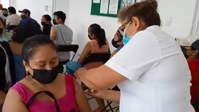 Se aplicaron 2 mil 600 dosis de refuerzo en Kinchil