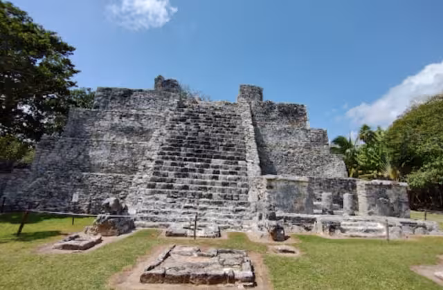 El complejo se localiza a menos de 300 metros del primer hotel de Costa Mujeres, que en total disponía de 8 mil 521 habitaciones hoteleras en el año pasado.