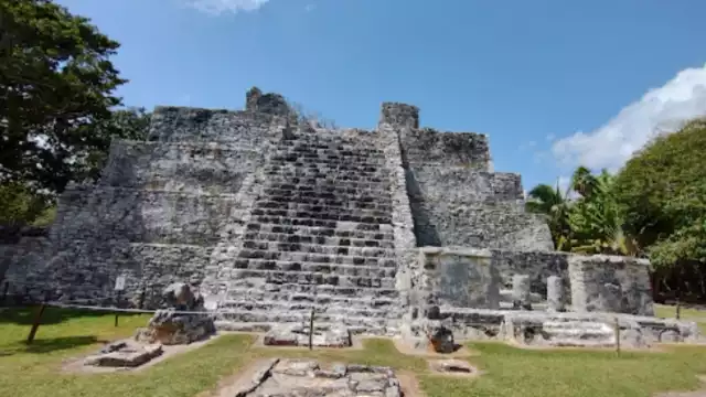 El complejo se localiza a menos de 300 metros del primer hotel de Costa Mujeres, que en total disponía de 8 mil 521 habitaciones hoteleras en el año pasado.