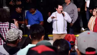 Protestan pescadores de Sisal frente al Palacio de Gobierno
