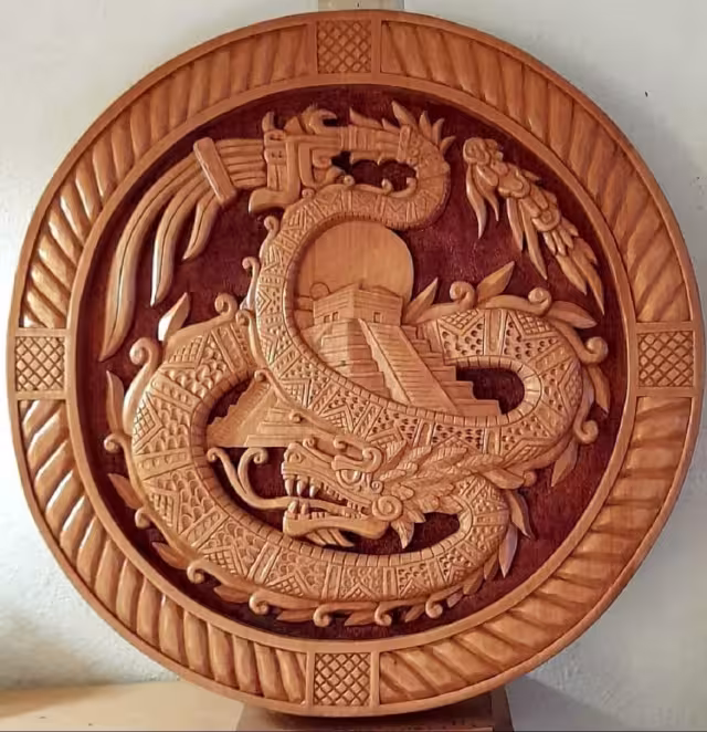 El artista nativo de Dzulá, Juan Cimá Barzón en fechas recientes presentó sus obras en el Festival Internacional de la Cultura Maya