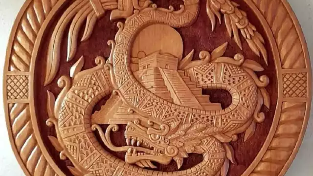 El artista nativo de Dzulá, Juan Cimá Barzón en fechas recientes presentó sus obras en el Festival Internacional de la Cultura Maya