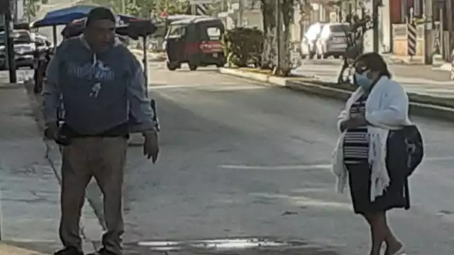 Las bajas temperaturas no fueron impedimento para que varios pobladores salieran a la calle