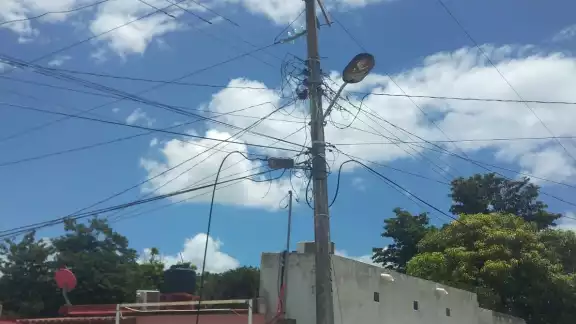 Vecinos piden a las autoridades que realicen las gestiones necesarias para tener una cuadrilla de CFE en el municipio