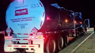 La unidad de transporte termina volcada en el kilómetro 80 de la carretera federal Mérida-Tizimín