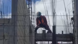 Sindicato denuncia exclusión de obreros campechanos en grandes obras