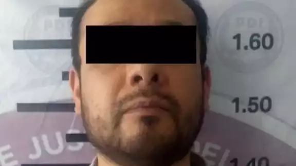 Carlos Alberto "N" fue detenido en Tlalnepantla, luego de que fue acusado de abusar sexualmente de dos alumnos Carlos Alberto "N" fue detenido en Tlalnepantla, luego de que fue acusado de abusar sexualmente de dos alumnos