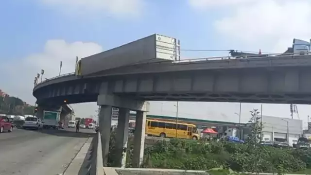 El accidente sucedió antes de la salida a la fábrica Ford a la altura del municipio de Cuautitlán Izcalli.