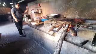 Bajas temperaturas aumentan el uso de carbón y leña en colonias de Cancún