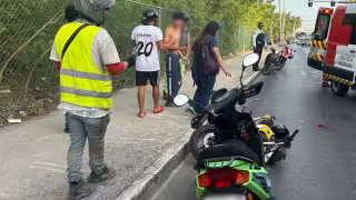 Choque de motocicleta y autobús deja una mujer grave en la SM 38 de Cancún
