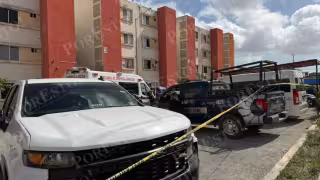 Departamento de Paseos Nikté en Cancún se incendia; reportan una persona lesionada