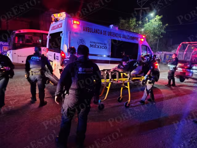 Paramédicos le brindaron atención médica antes de trasladarla al Hospital General