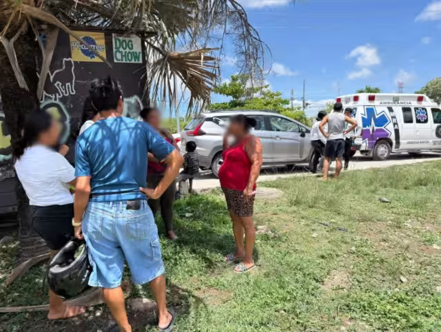 Vecinos de Ciudad Natura se organizaron para trasladar a la infante a un hospital en un taxi, ante la tardanza de las autoridades; los paramédicos ya no pudieron hacer nada