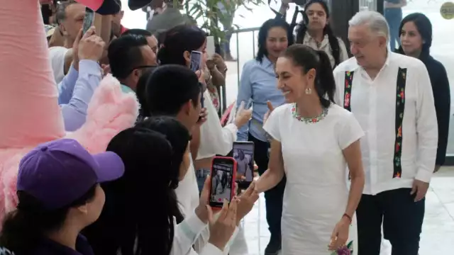 Claudia Sheinbaum y Andrés Manuel López Obrador saludaron a los presentes