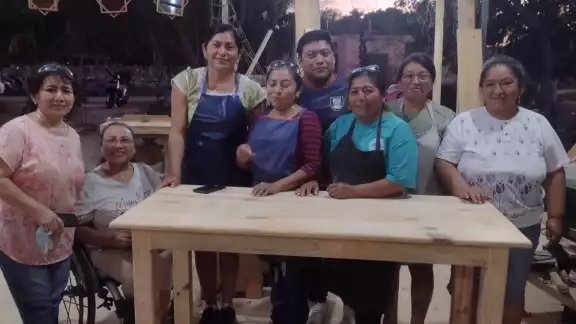 Por segunda vez, Isaías Ek ofrece un curso del oficio a base de madera en su local, por las mañanas Por segunda vez, Isaías Ek ofrece un curso del oficio a base de madera en su local, por las mañanas