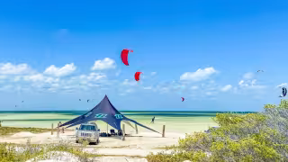 Kitesurf impulsa la llegada de deportistas a Isla Blanca
