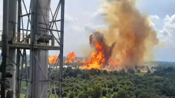 Fuerte explosión en un ducto de Pemex se registra en Huimanguillo, Tabasco Fuerte explosión en un ducto de Pemex se registra en Huimanguillo, Tabasco