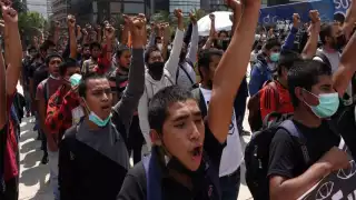 Padres de normalistas de Ayotzinapa piden justicia por sus hijos desaparecidos en el 2014